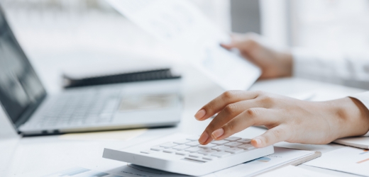 従業員の給与が変動した場合の手続